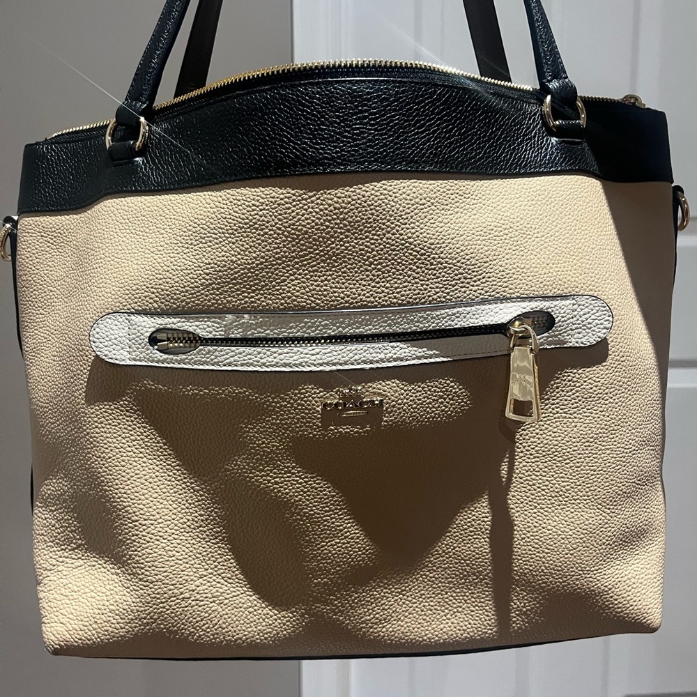COACH Black and Cream Shoulder Bag